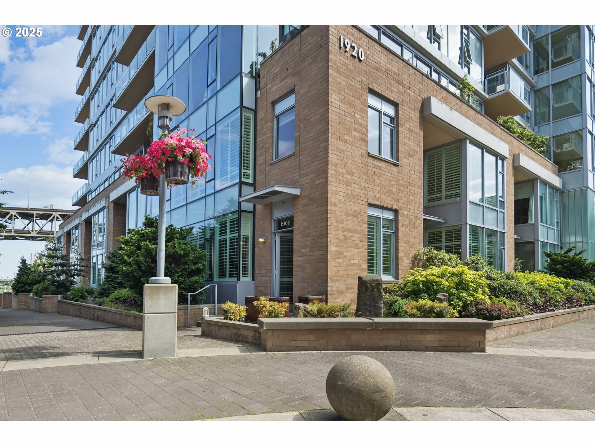 Property Photo:  1920 S River Dr E102  OR 97201 