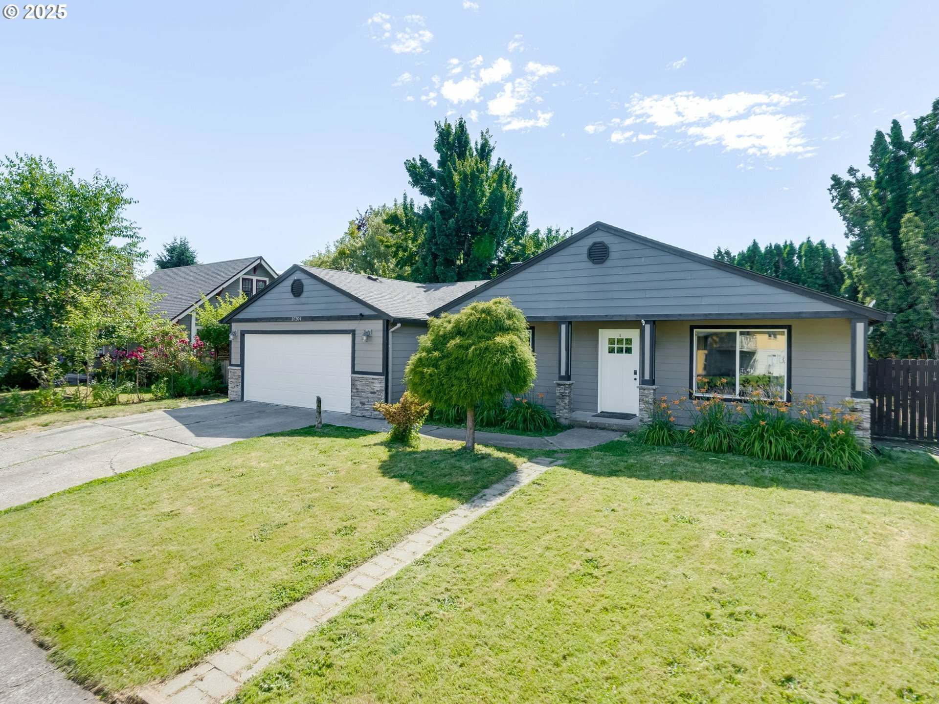 Property Photo:  10204 NE 6th Ave  WA 98685 
