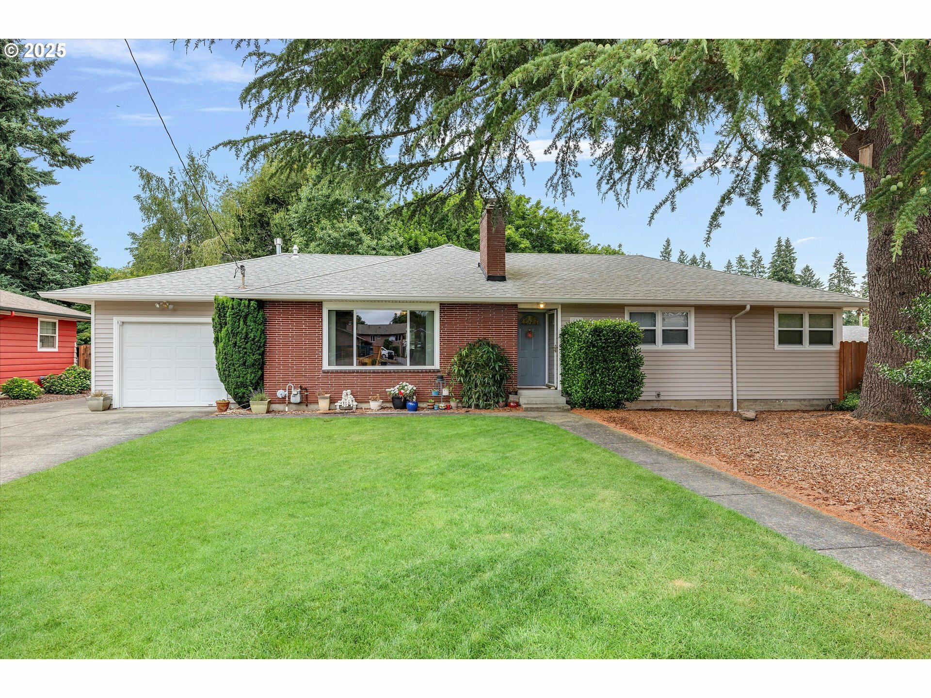 Property Photo: 184 NE 10th Ave OR 97013