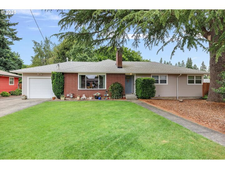 Property Photo:  184 NE 10th Ave  OR 97013 