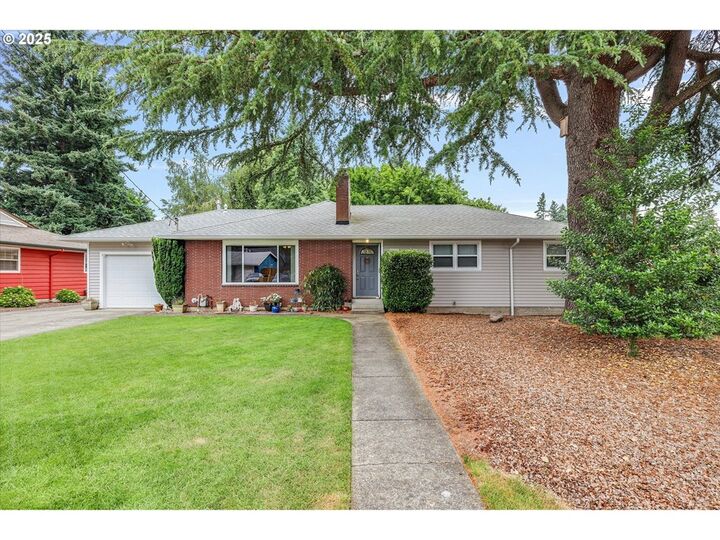 Property Photo: 184 NE 10th Ave OR 97013