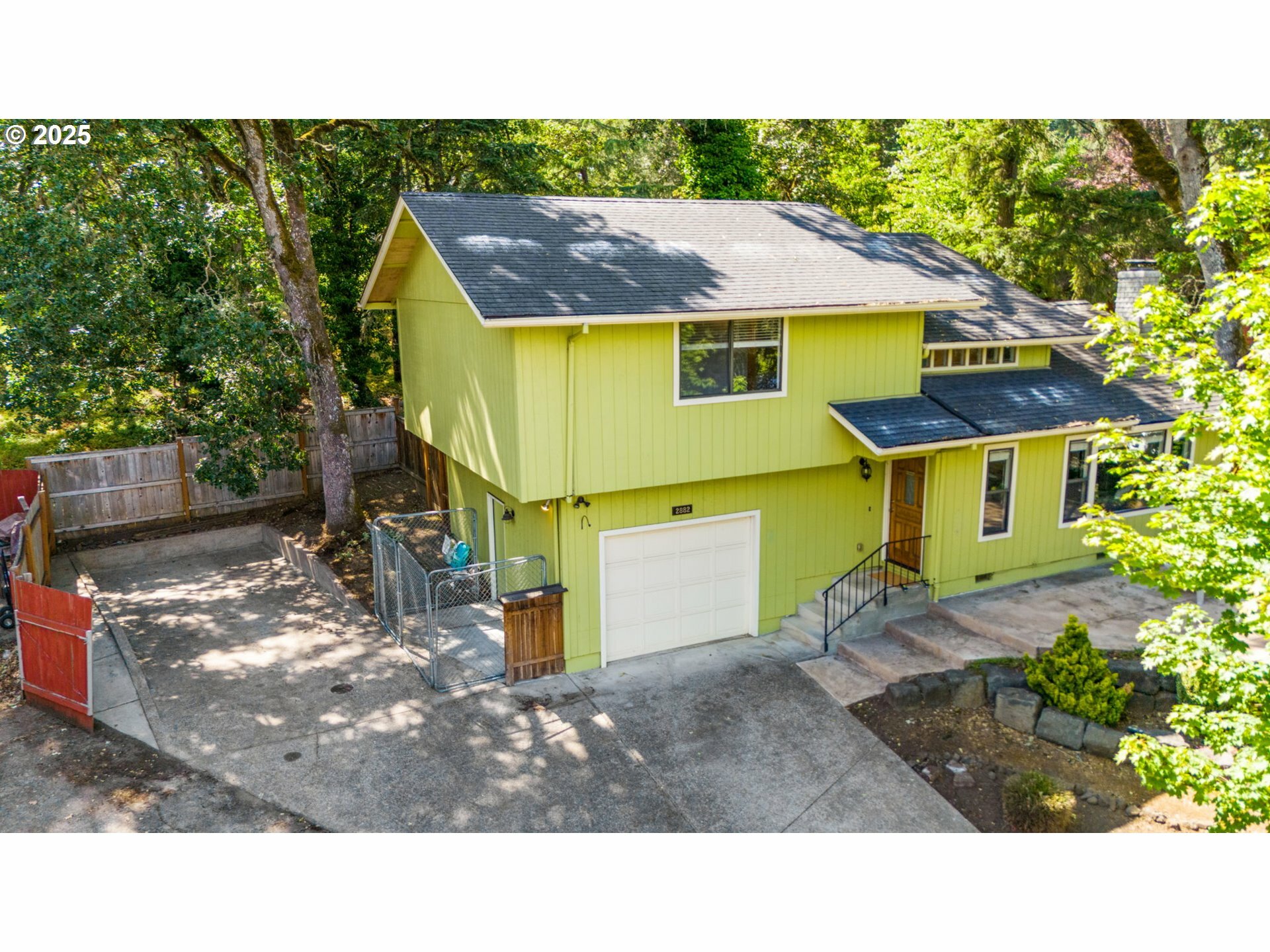 Property Photo: 2882 Chambers St OR 97405