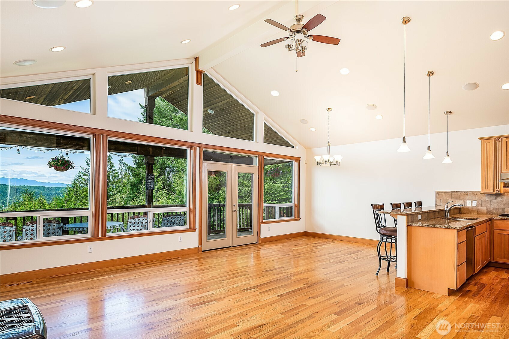 Property Photo: 280 E Spruce Street WA 98592