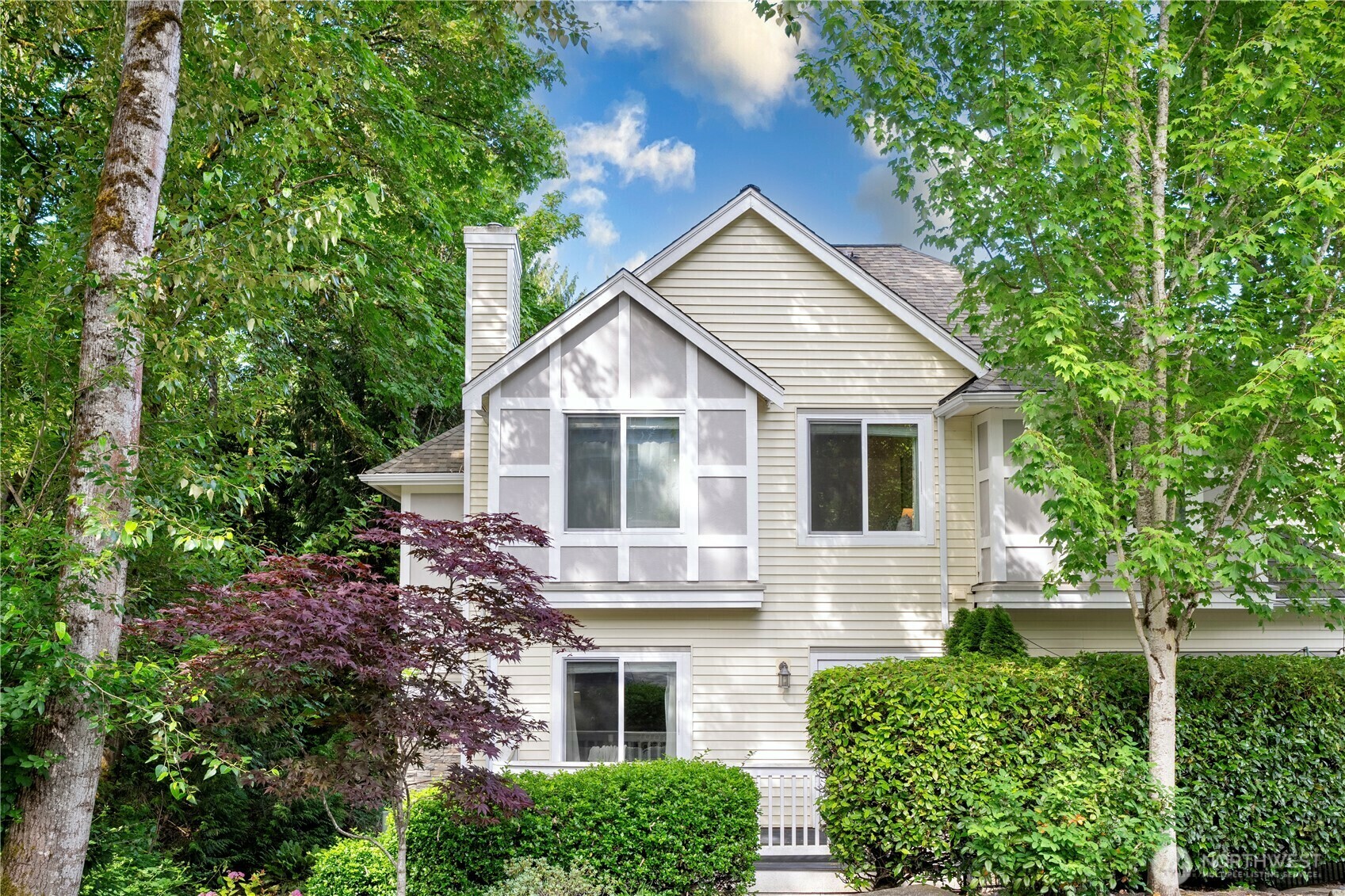 Property Photo: 6707 SE Cougar Mountain Way 2 WA 98006
