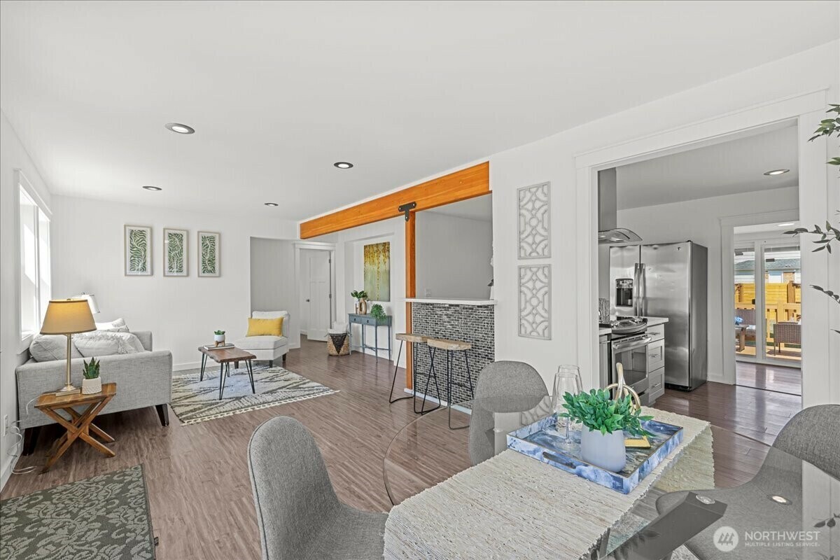 Property Photo: 110 Pelly Avenue N WA 98057