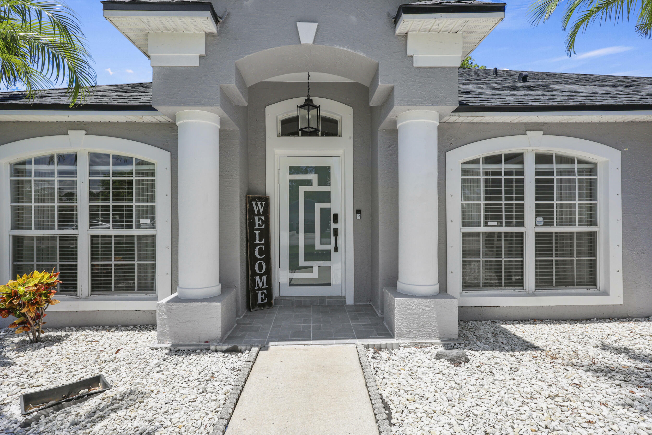 Property Photo: 421 NW Cornell Avenue FL 34983