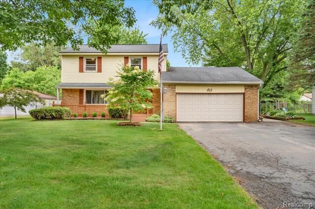 Property Photo: 801 Holly Bush Drive MI 48442
