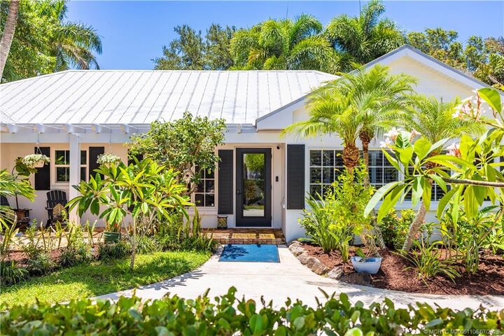Property Photo: 4 Emarita Way FL 34996