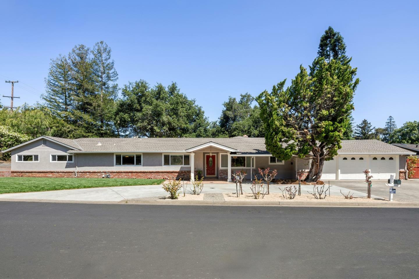 Property Photo: 880 Moana Court CA 94306