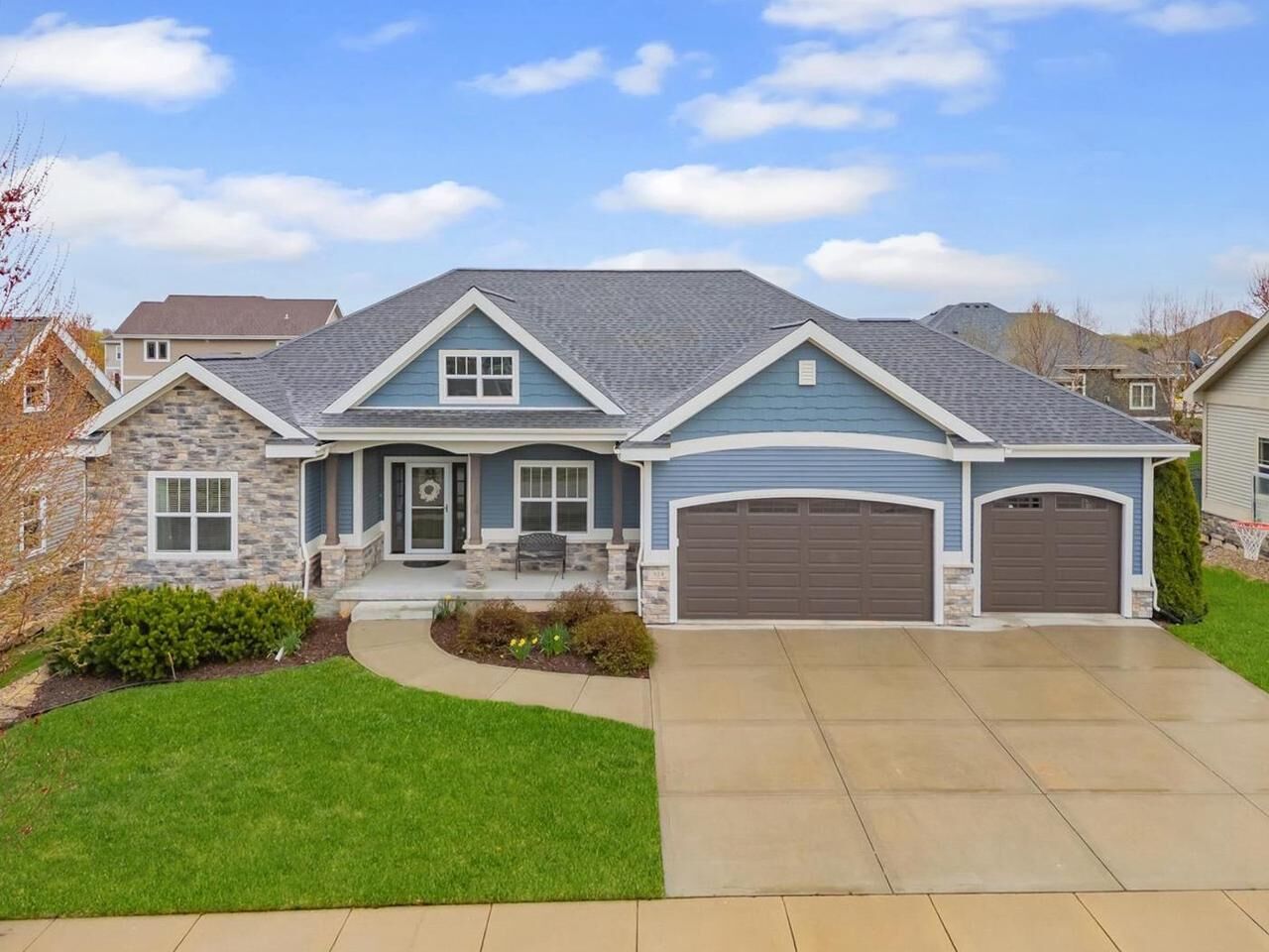 Property Photo:  824 Richard Way  WI 53597 