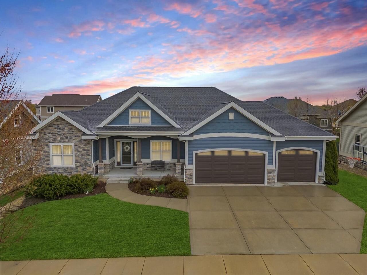 Property Photo:  824 Richard Way  WI 53597 