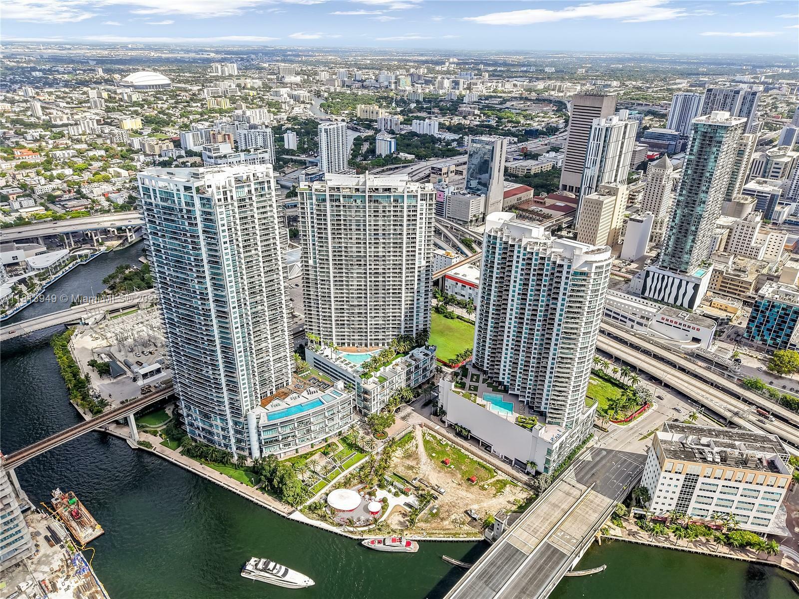 Property Photo: 90 SW 3rd St 4011 FL 33130