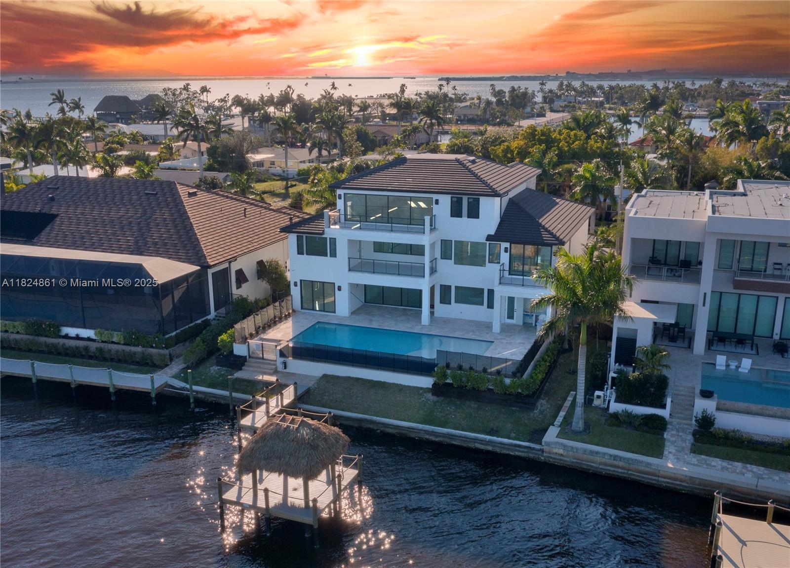 Property Photo:  5735 Riverside Dr  FL 33904 