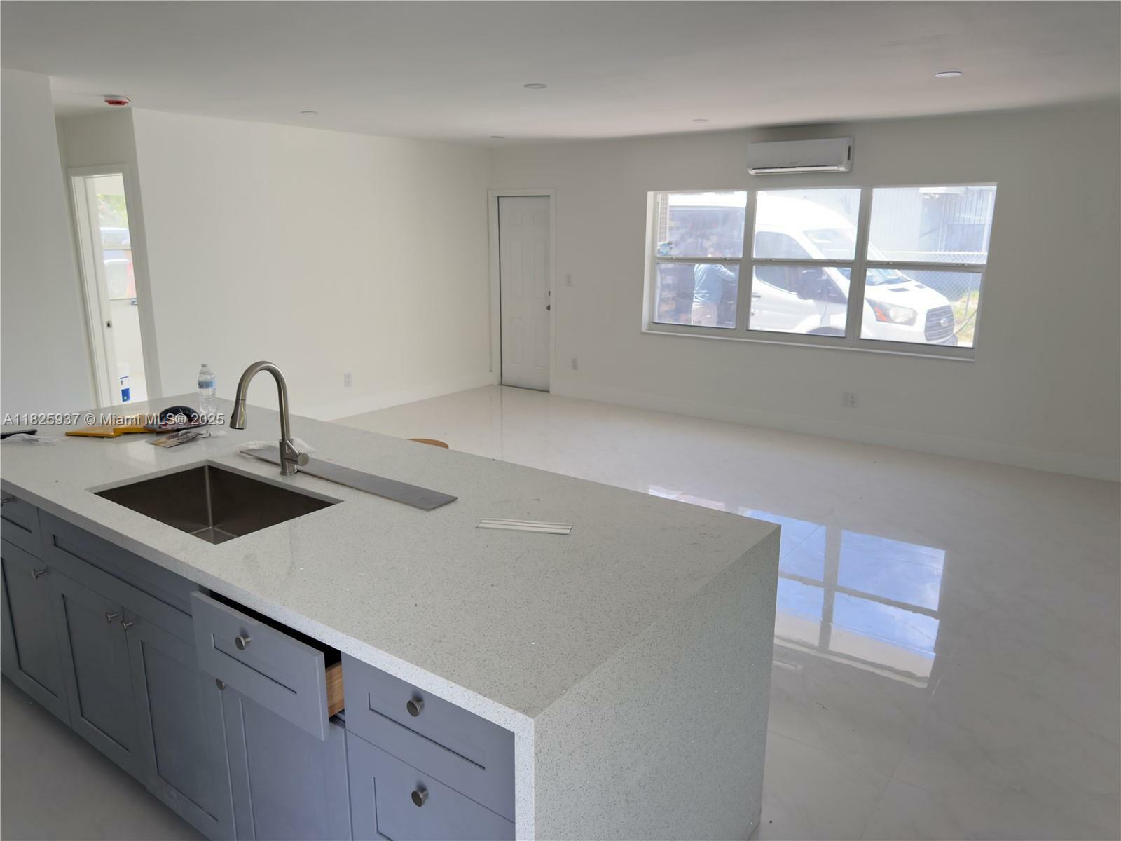 Property Photo: 2191 NE 167th St 5 FL 33162