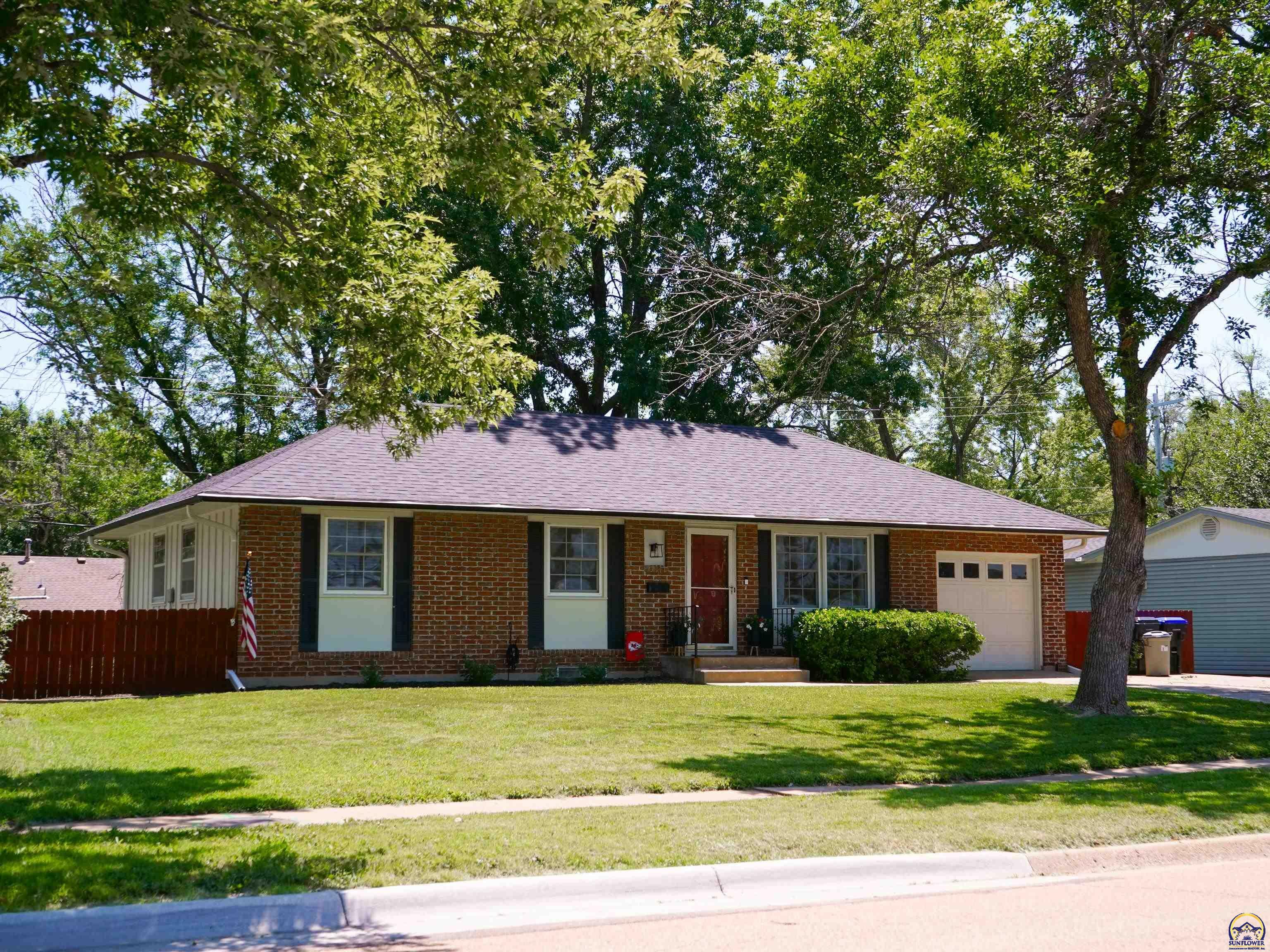 Property Photo:  3108 SW Arnold Ave  KS 66614 