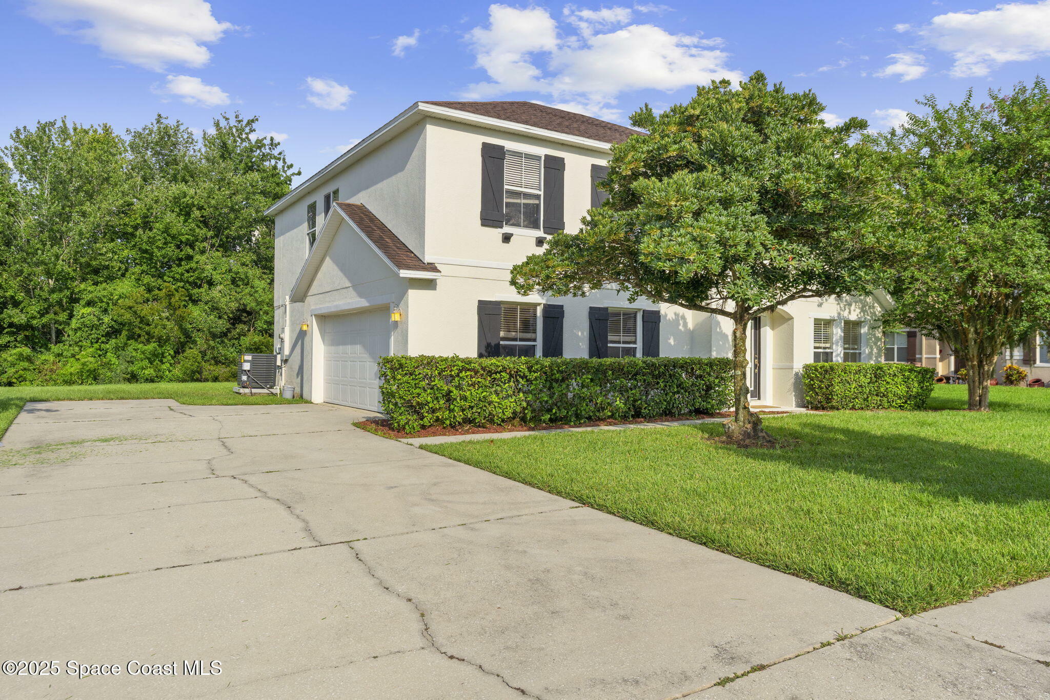 Property Photo: 413 Country Cottage Lane FL 34787