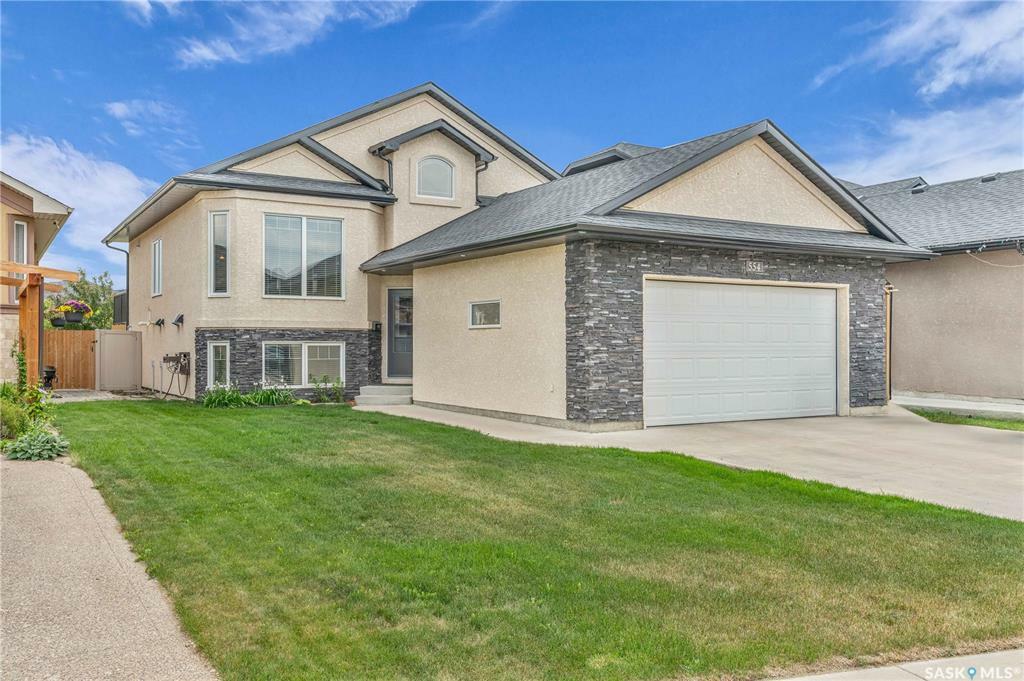 Property Photo: 554 Senick Crescent SK S7T 0P6
