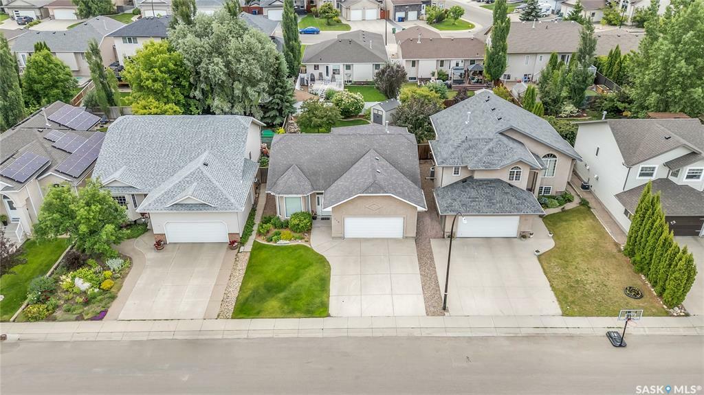 Property Photo: 714 Maguire Crescent SK S7W 1A3