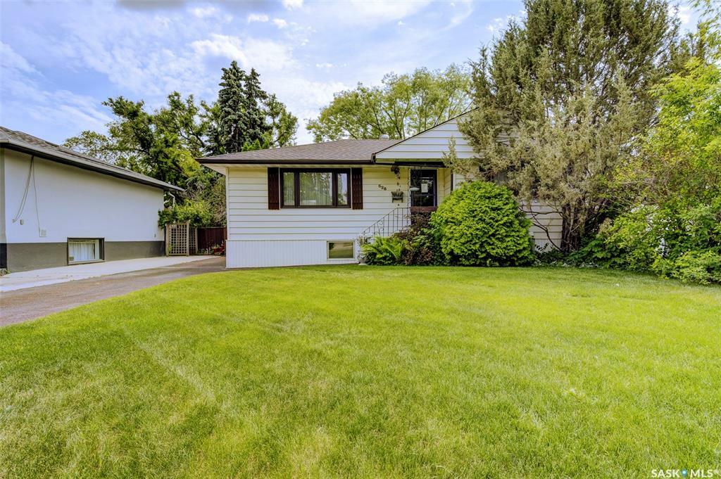 Property Photo: 628 2nd Street E SK S7H 1P4