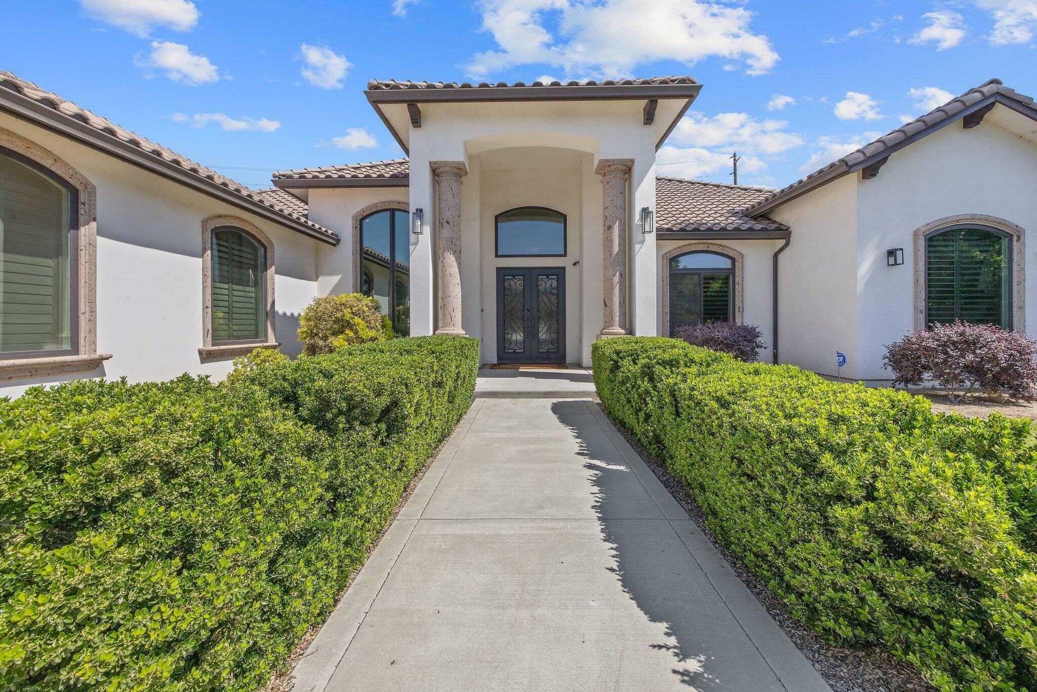 Property Photo: 6702 W Harter Avenue CA 93277