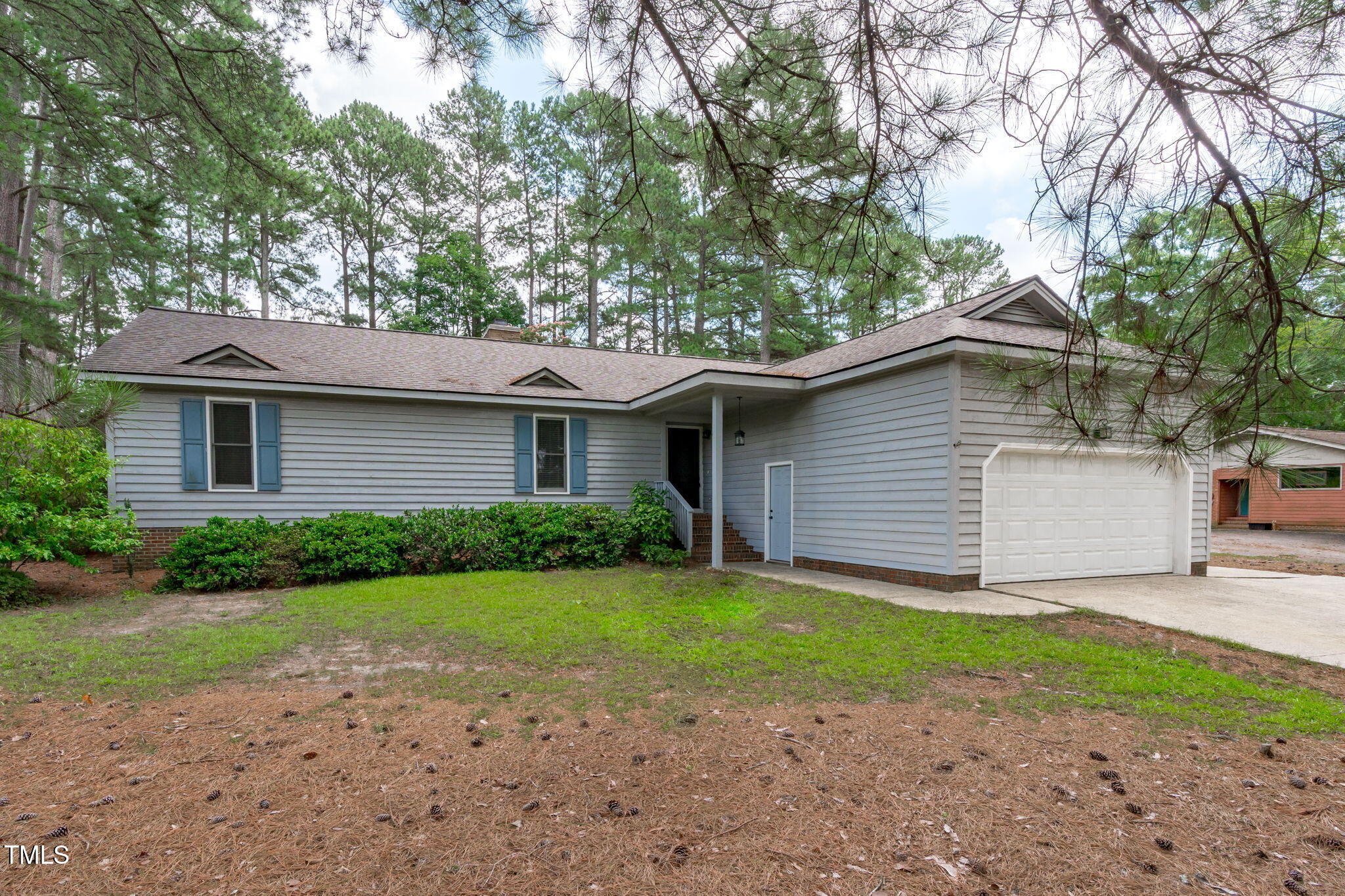 Property Photo: 502 Hillcrest Road NC 27502