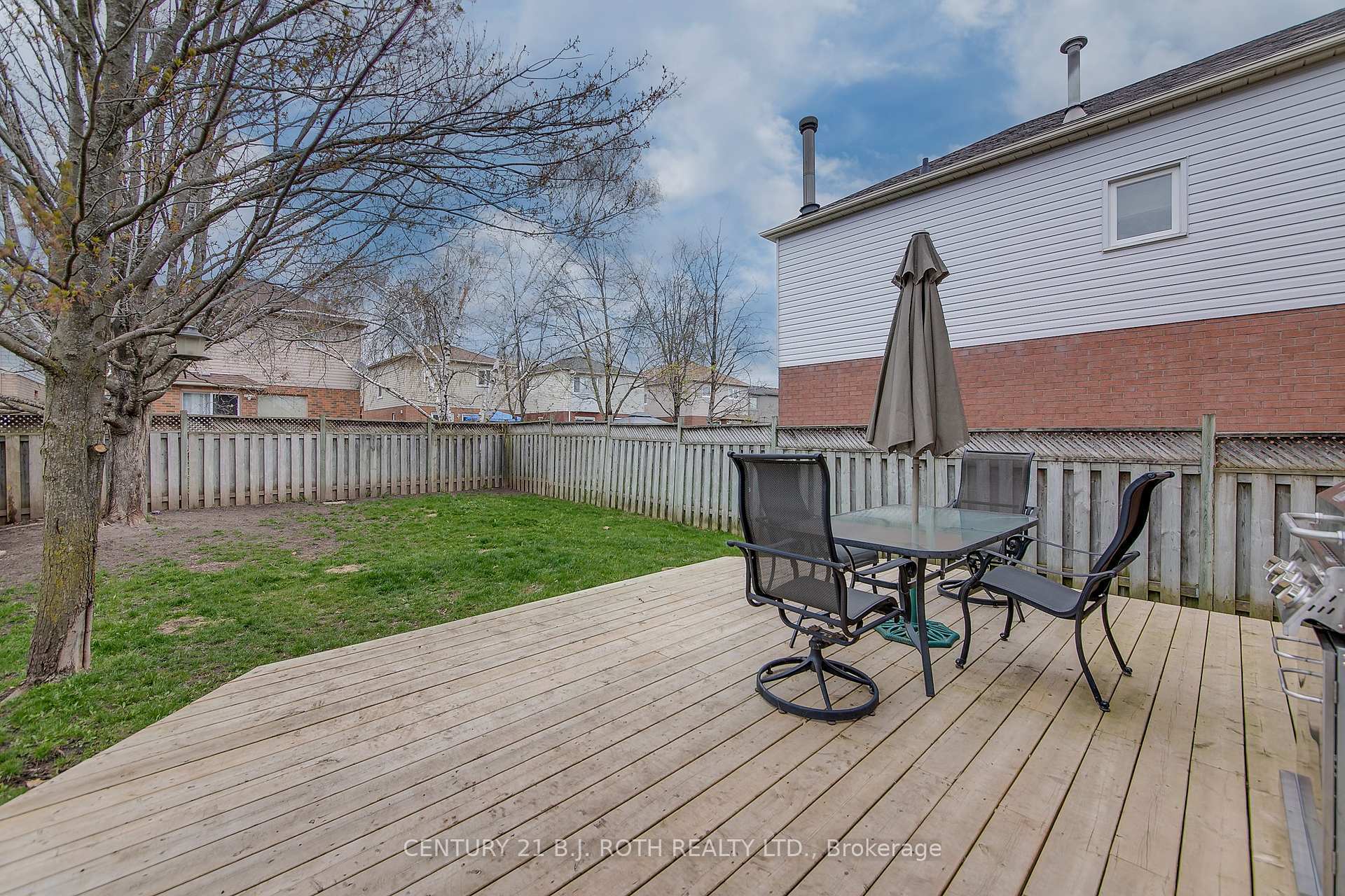 Photo de la propriété: 107 Laidlaw Drive N ON L4N 7R9