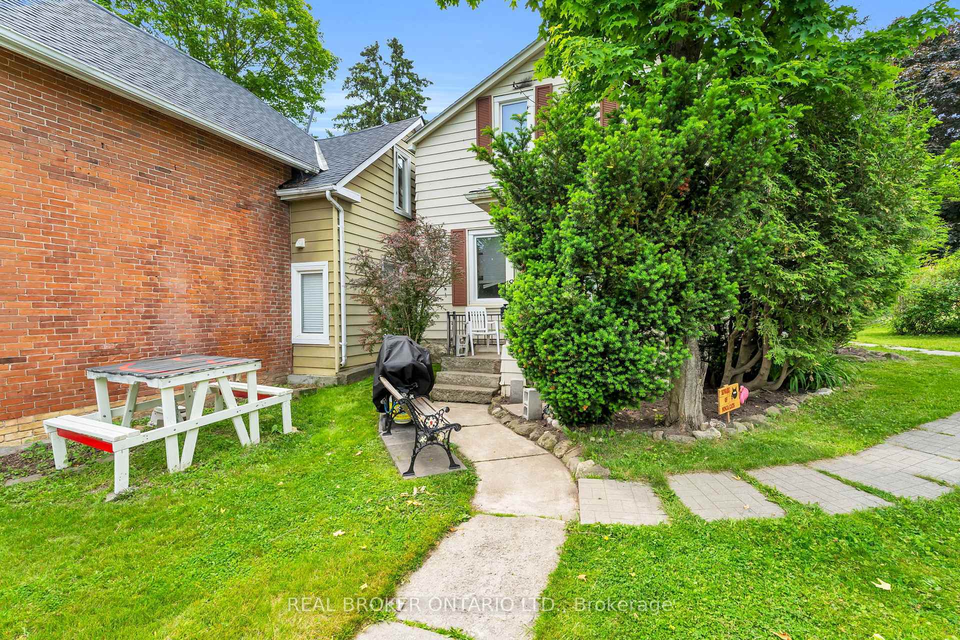 Property Photo:  18 First Avenue  ON L9W 1H8 