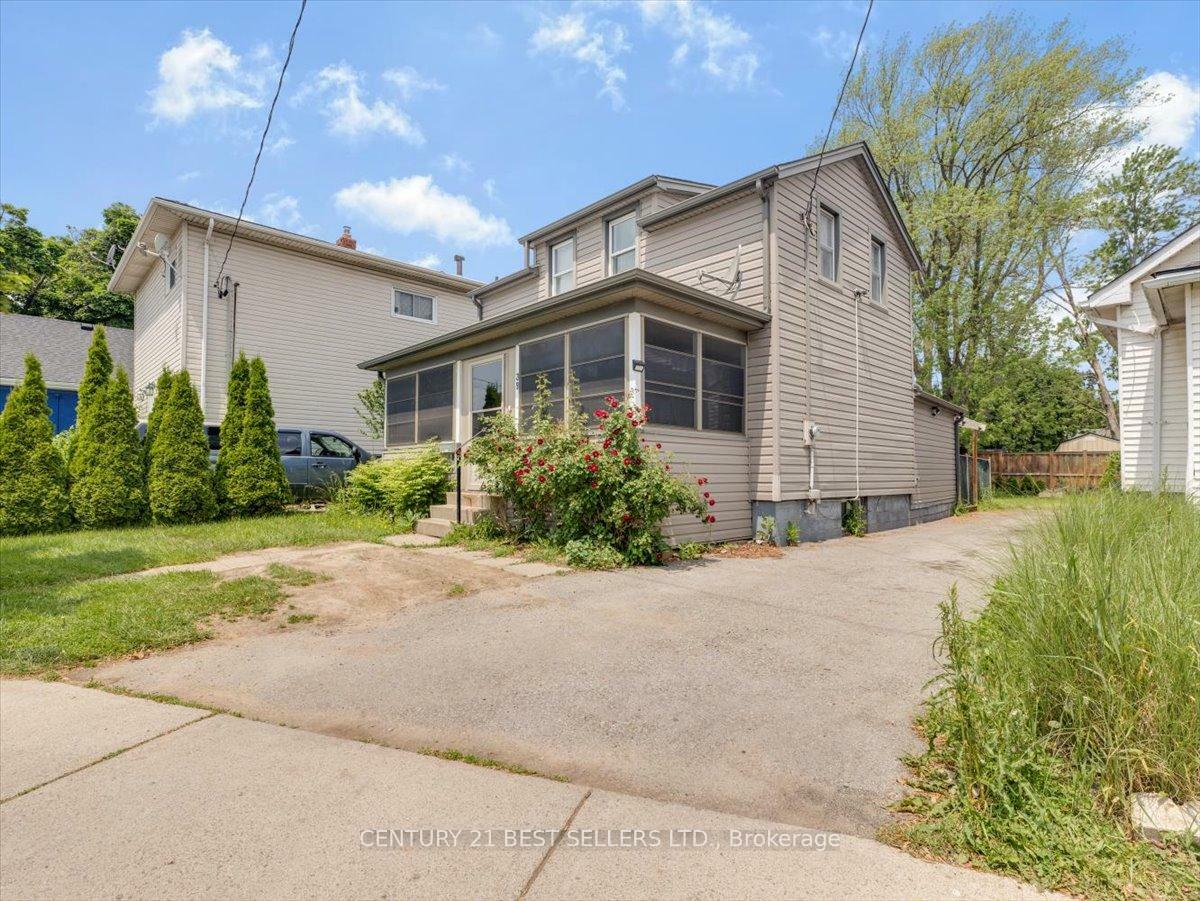 39 Carlton Street  St. Catharines ON L2R 1P7 photo
