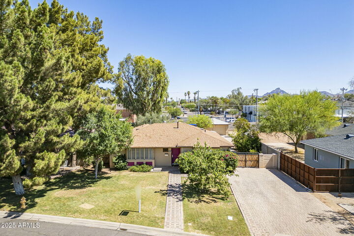 Property Photo: 1274 E Edgemont Avenue AZ 85006
