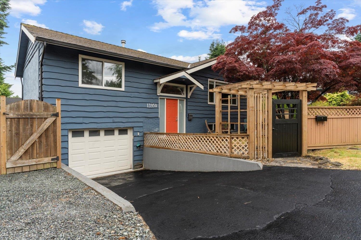 13950 Blackburn Avenue  White Rock BC V4B 2Z5 photo