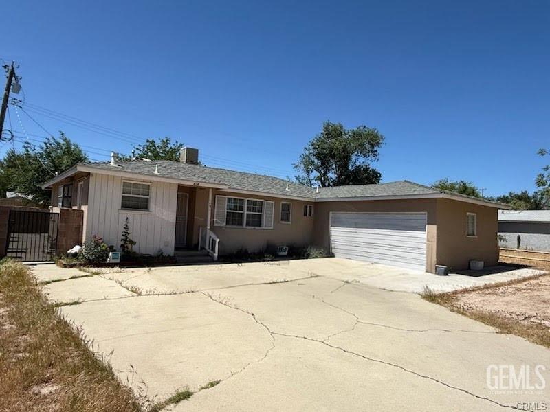 Property Photo: 438 E Avenue R5 CA 93551