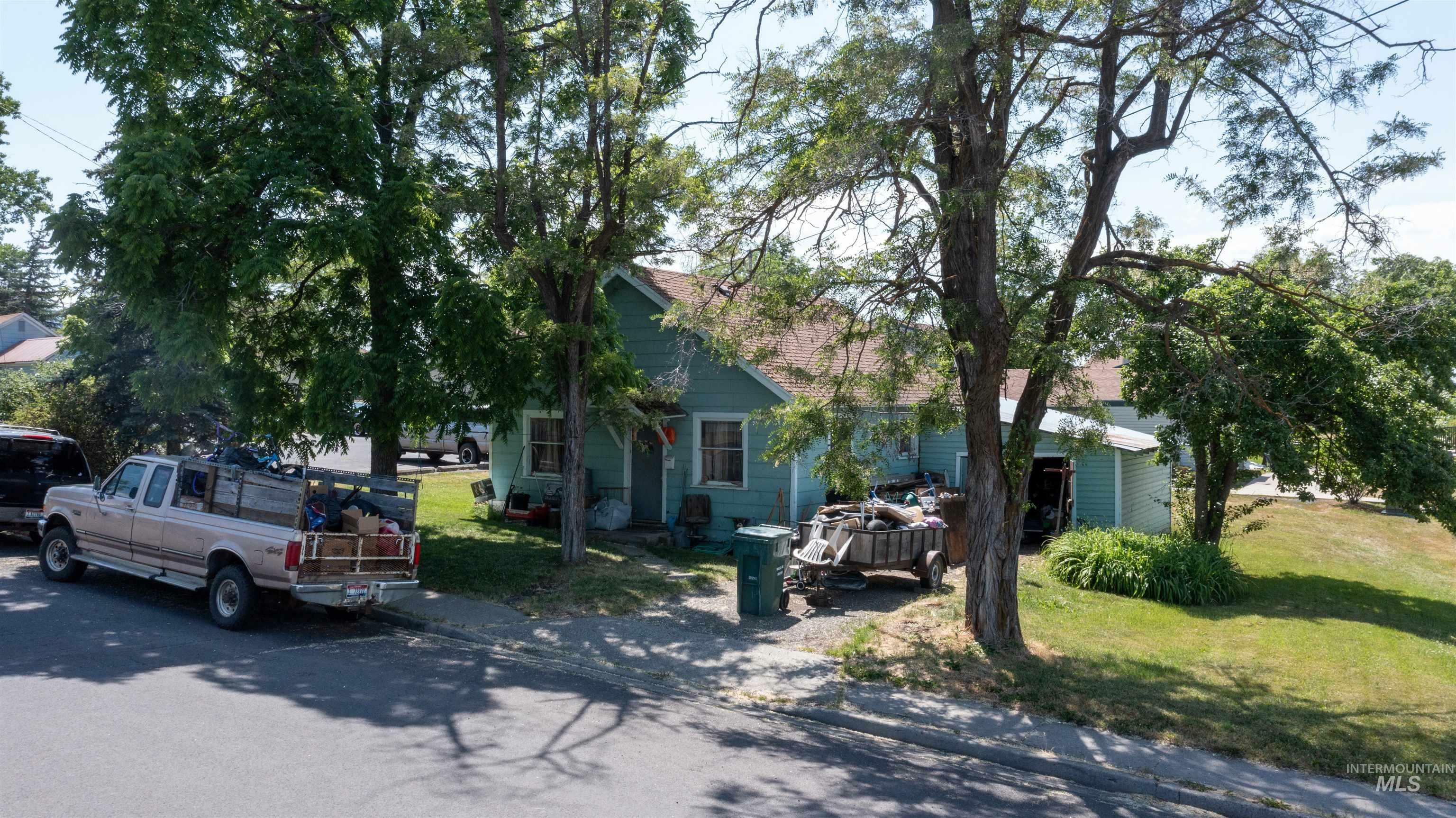 Property Photo: 390 S E Street ID 83530