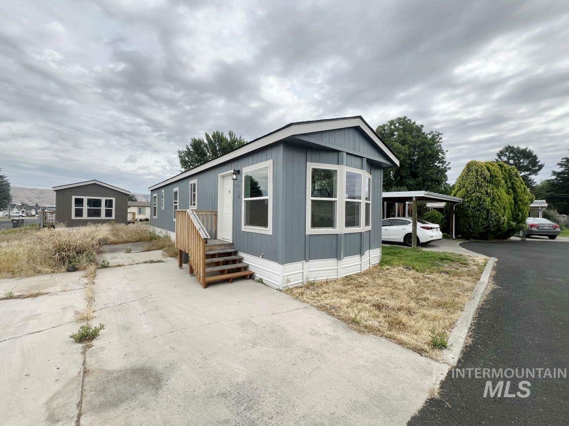 Property Photo: 2015 6th Ave 113 WA 99403
