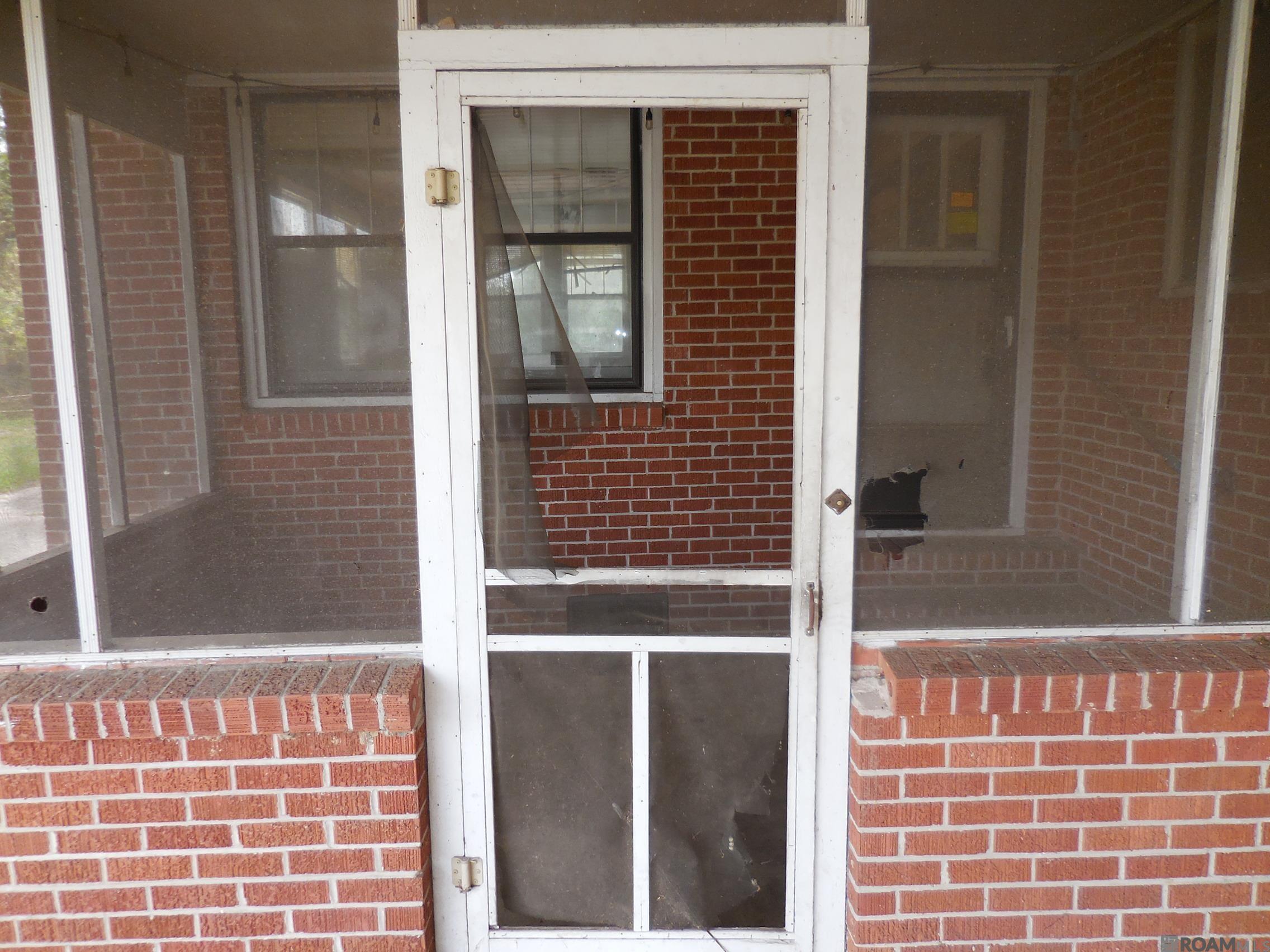 Property Photo: 609 W End Dr LA 70760