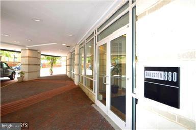 Property Photo: 880 Pollard Street N 504 VA 22203