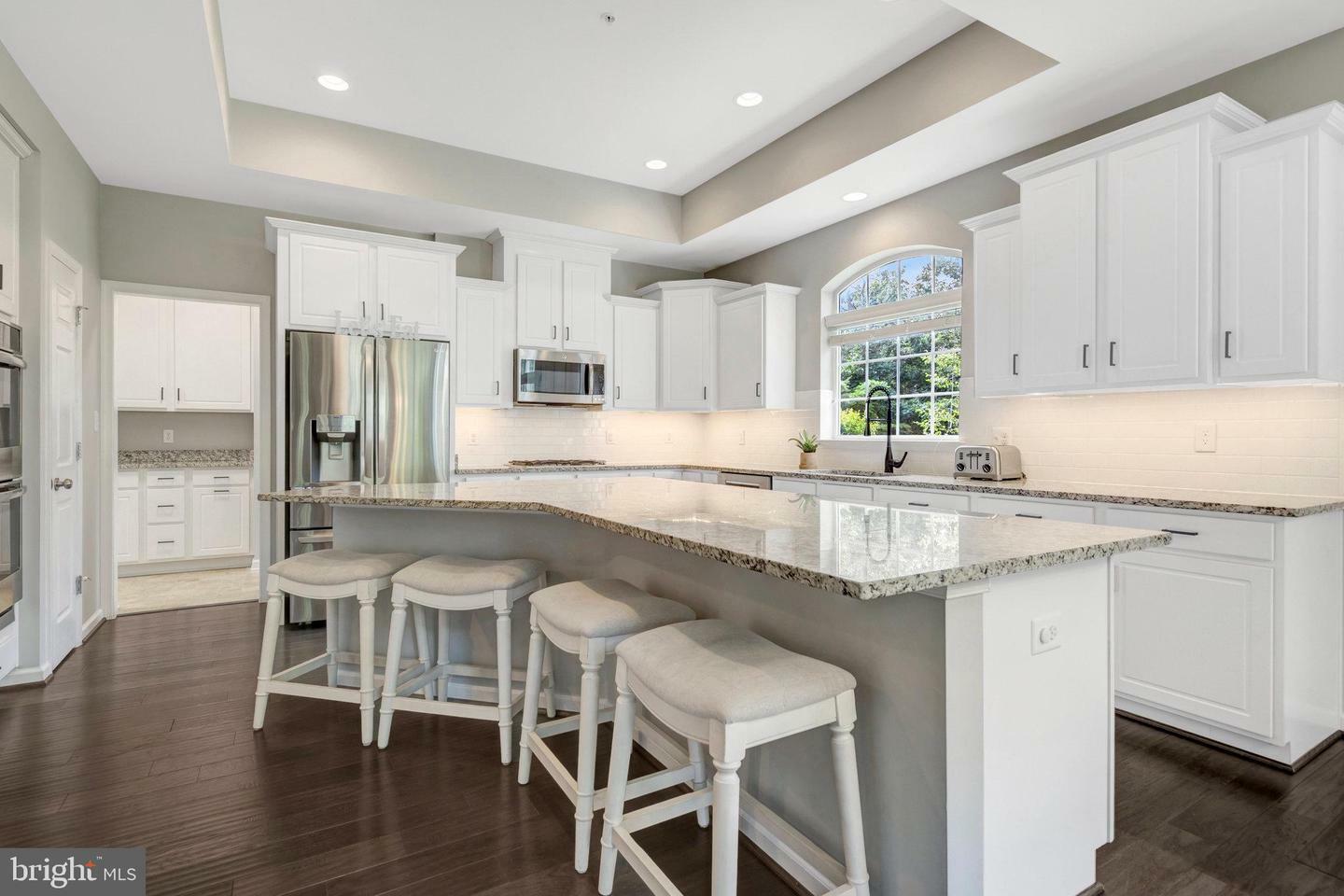 Property Photo: 8213 Bearhurst Drive VA 20155