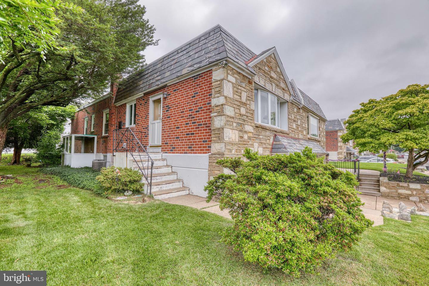 Property Photo: 2913 Walnut Hill Street PA 19152