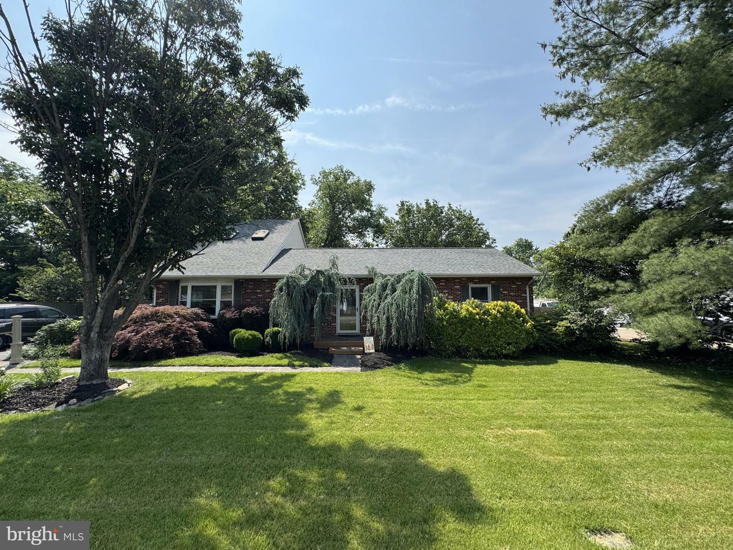 Property Photo: 8903 Tudor Lane VA 20110