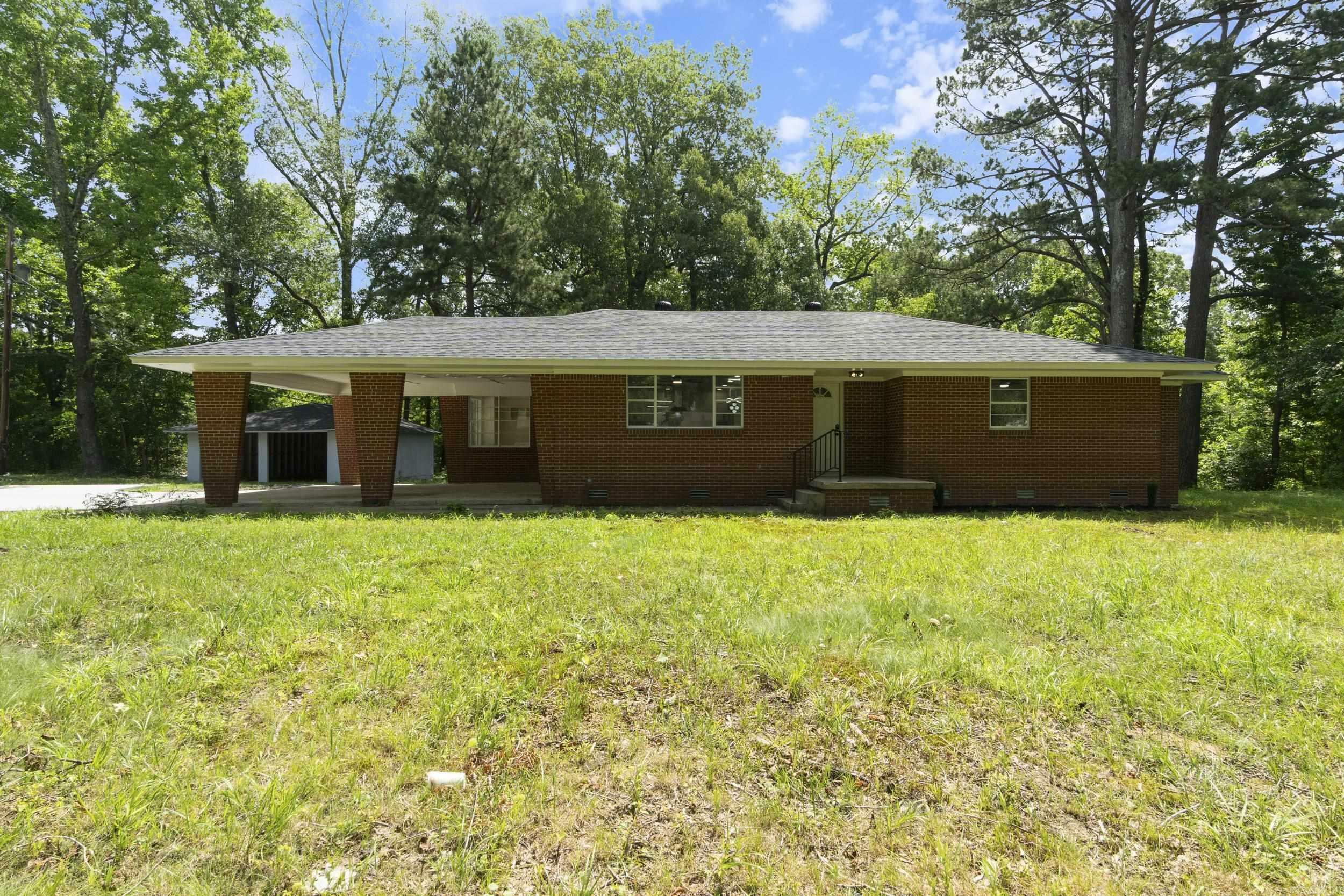 Property Photo: 9305 Hwy 365 S AR 72206