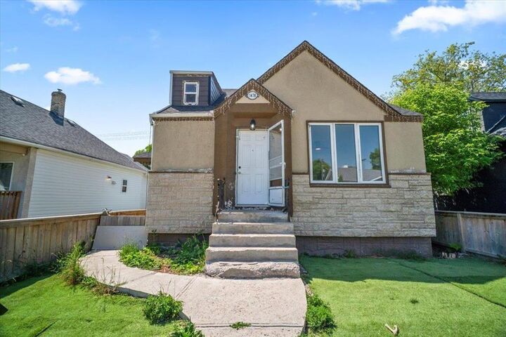 Photo de la propriété:  1478 Alexander Avenue  MB R3E 1L6 