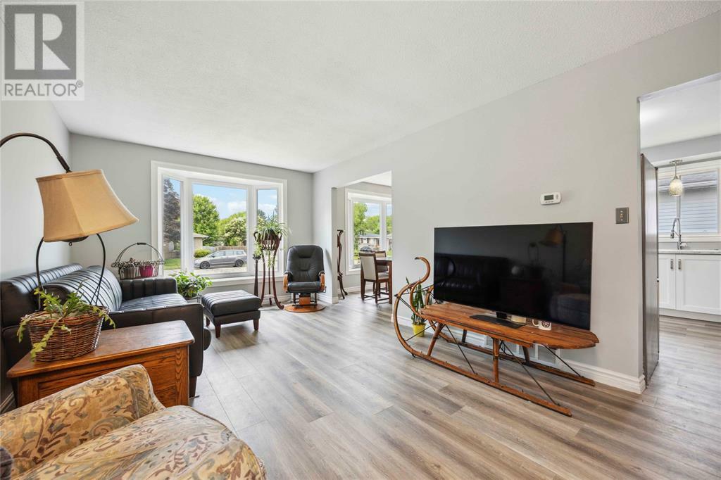 Photo de la propriété:  533 Cardiff Drive  ON N7S 4B8 