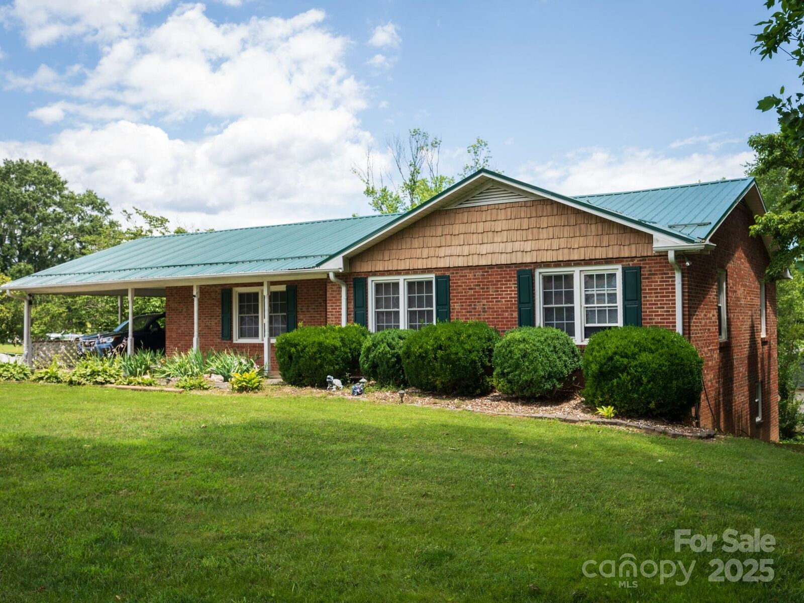 Property Photo: 69 Katydid Drive NC 28752