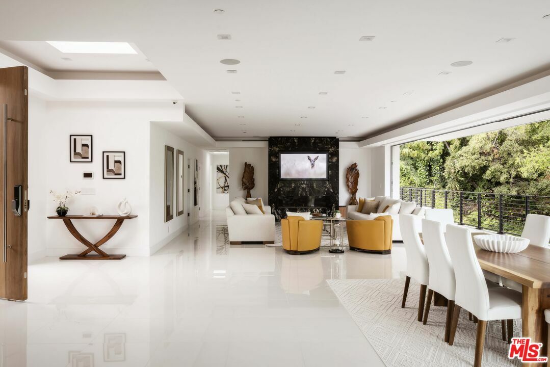 1124 Summit Dr  Beverly Hills CA 90210 photo