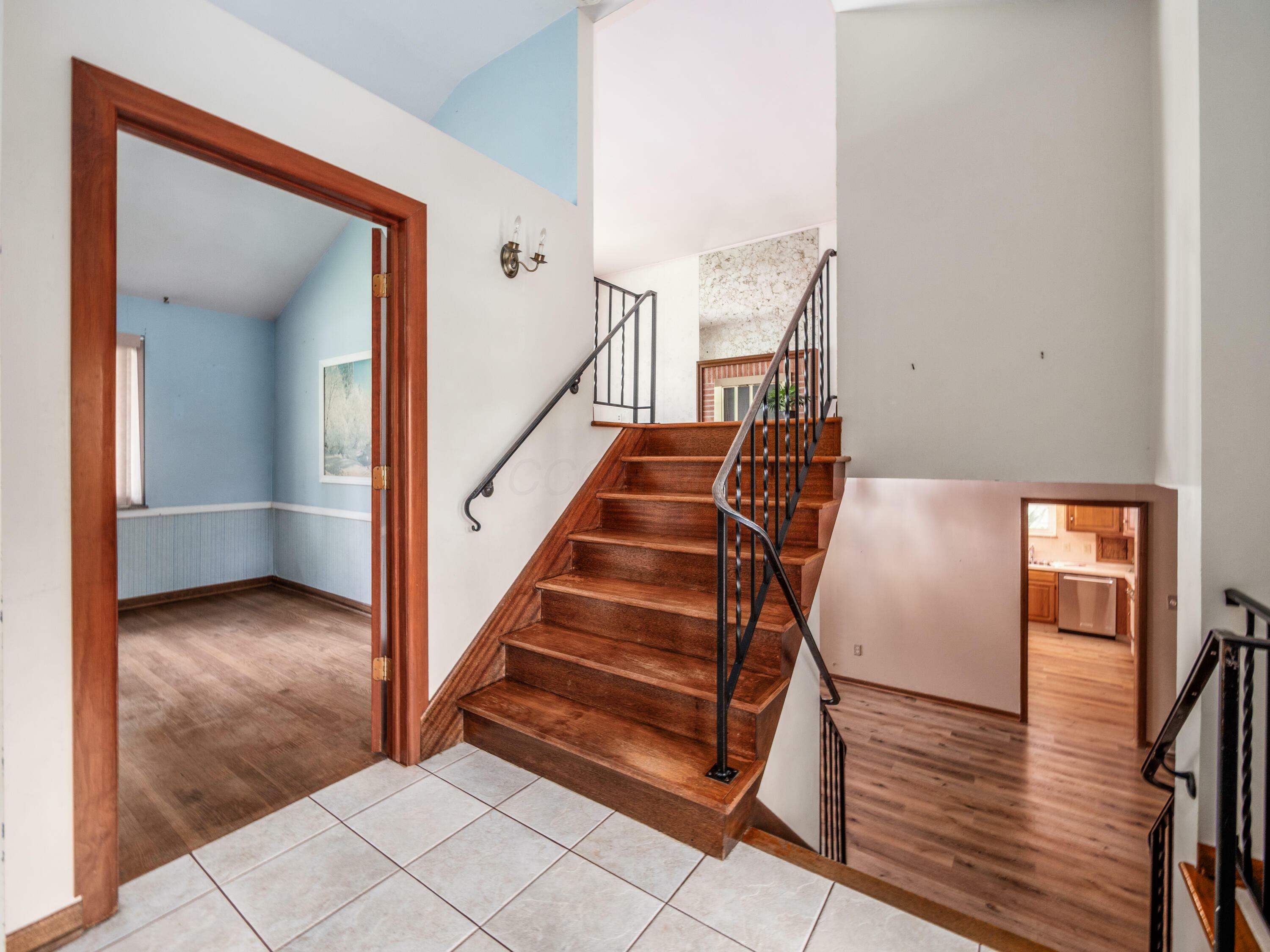 Property Photo: 1530 Pemberton Drive OH 43221