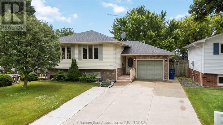 257 Hudson Crescent  Wallaceburg ON N8A 5B1 photo