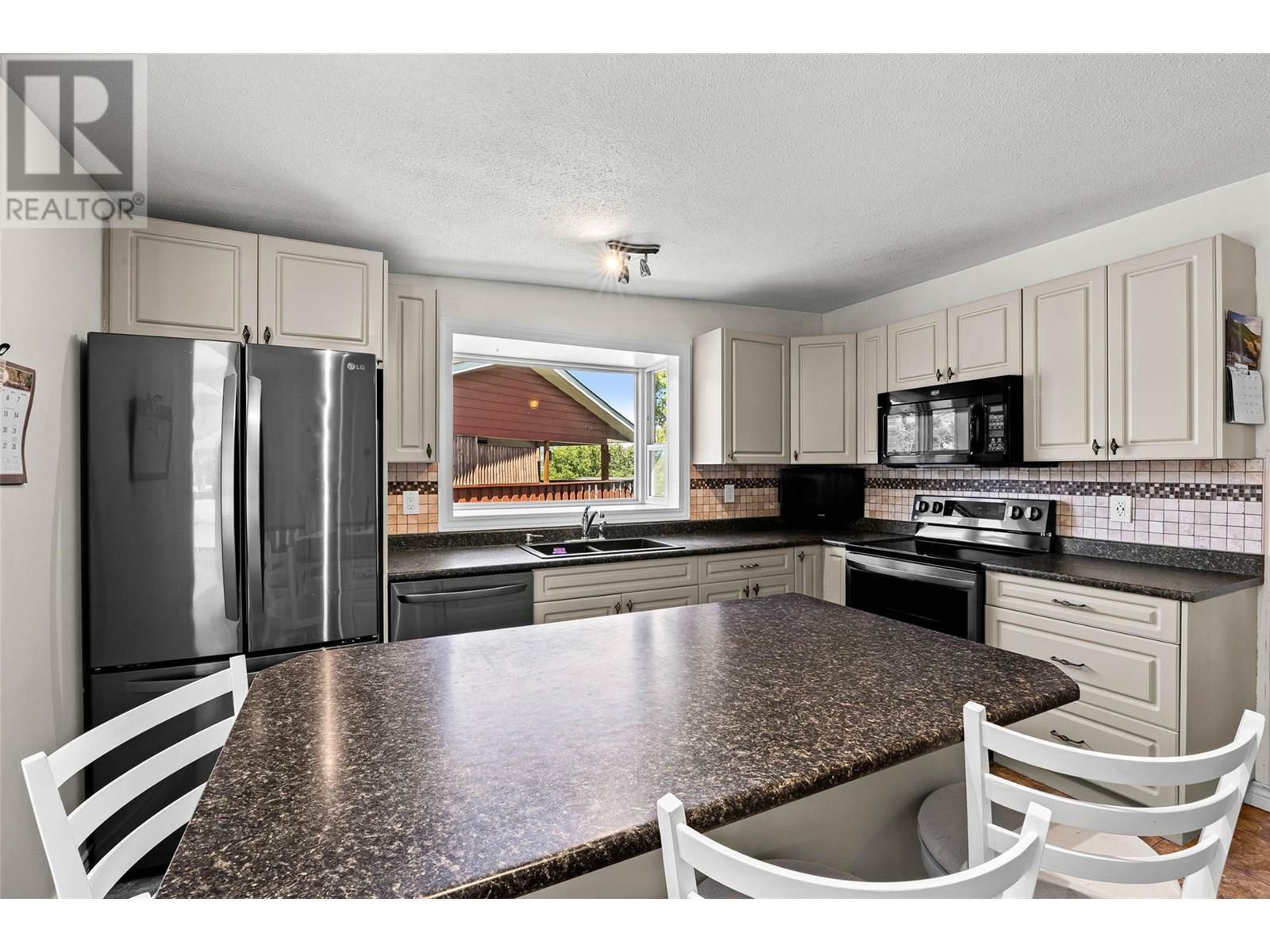 135 Whiteshield Crescent  Kamloops BC V2E 1H2 photo
