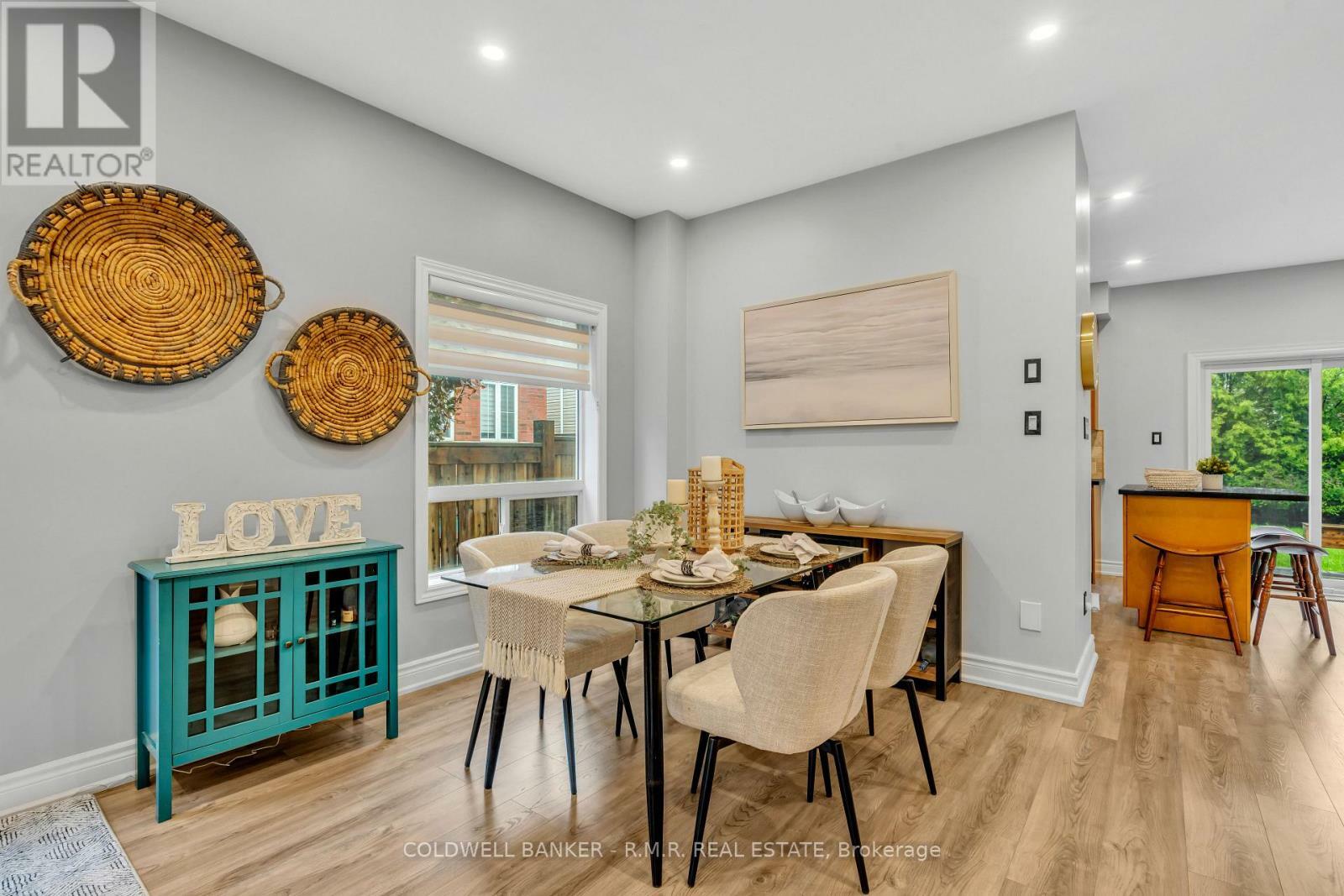 Photo de la propriété: 82 Vipond Road ON L1M 2P2