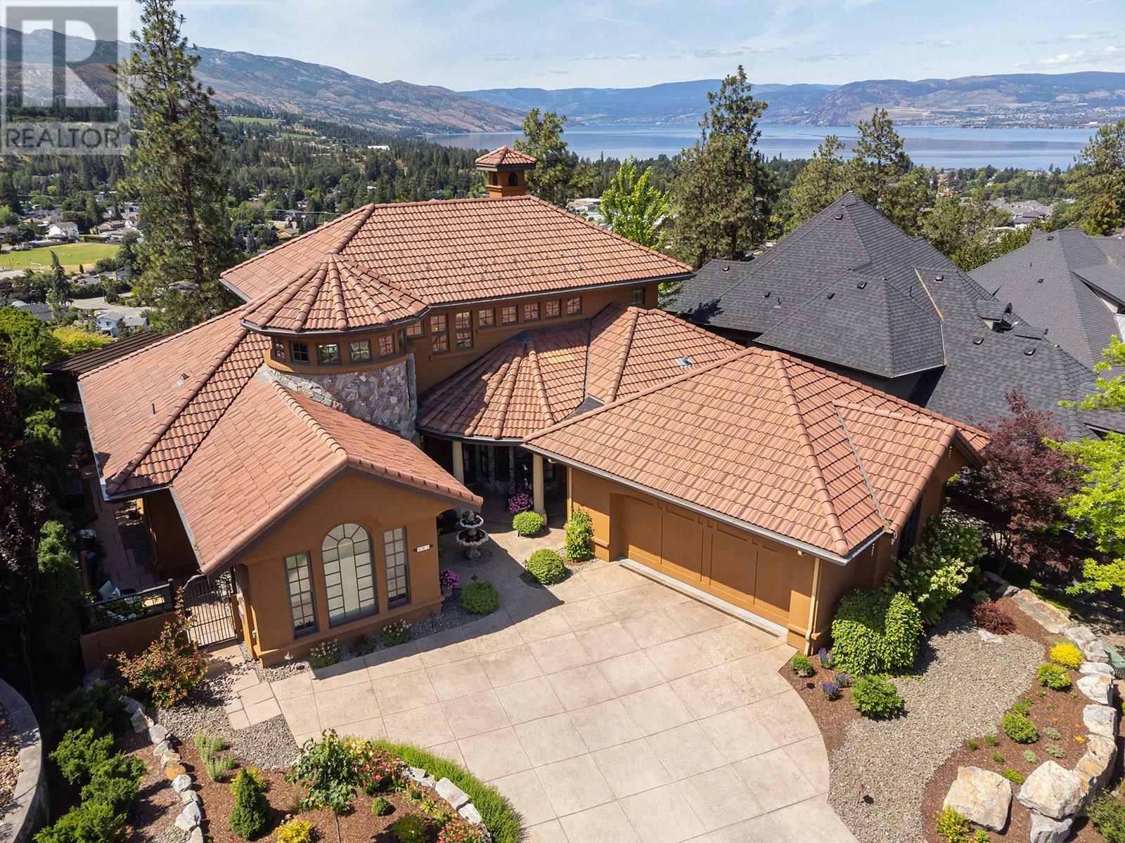 983 Westpoint Drive  Kelowna BC V1W 4Z9 photo