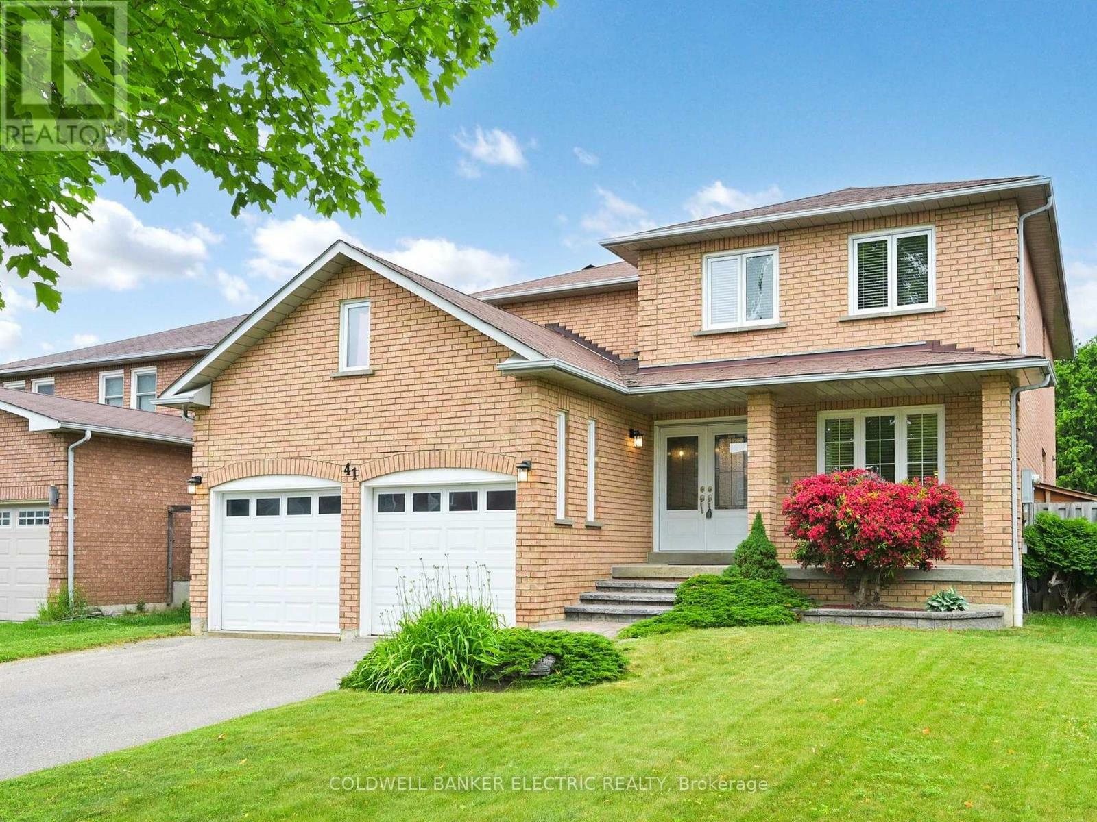 41 Falstaff Crescent  Whitby (Rolling Acres) ON L1R 1W3 photo