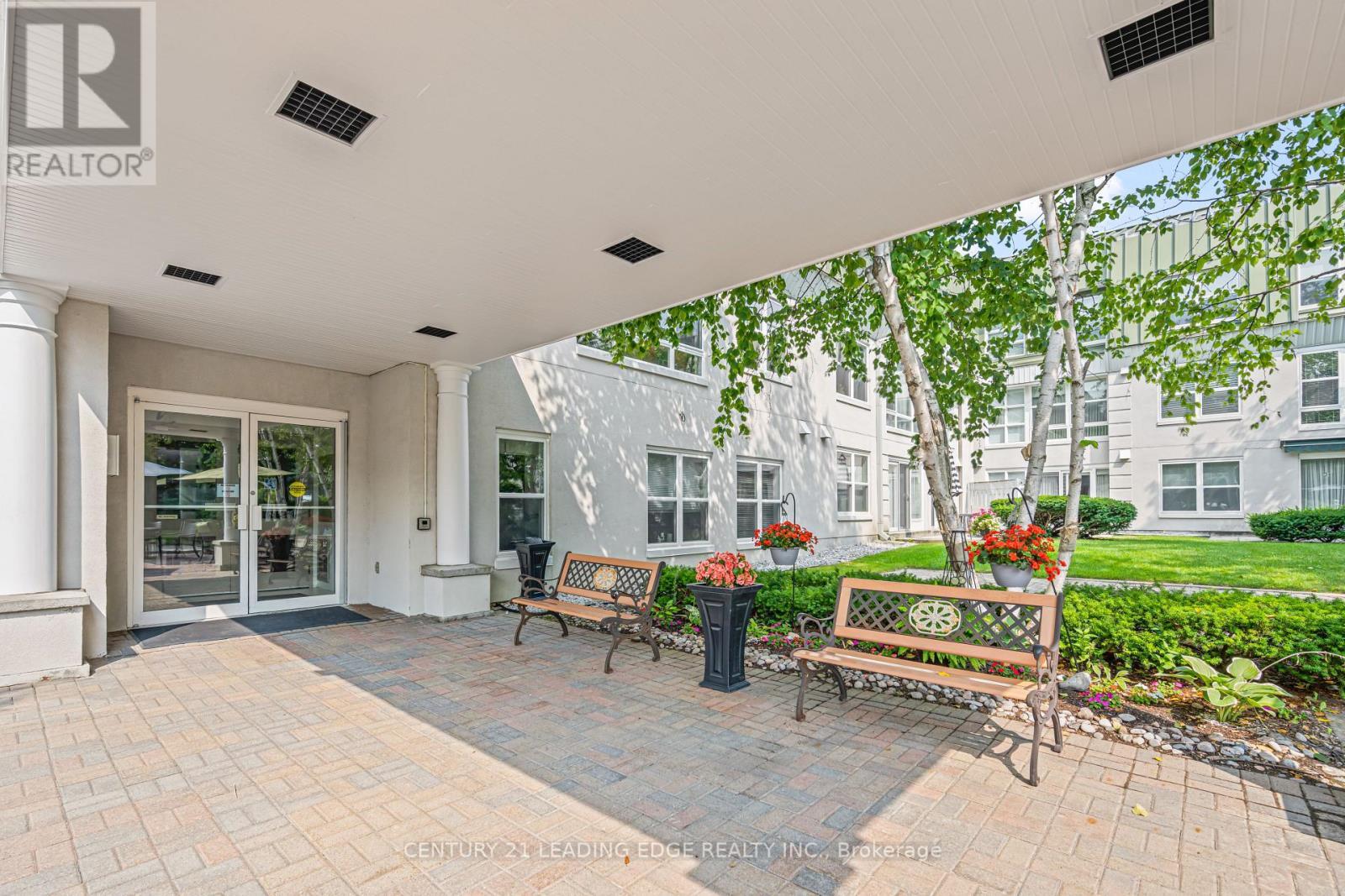 Property Photo: 100 Anna Russell Way 120 ON L3R 6C7